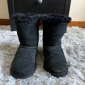 Girls' Black Bailey Bow Casual Uggs with Sheepskin Lining. Size 13
